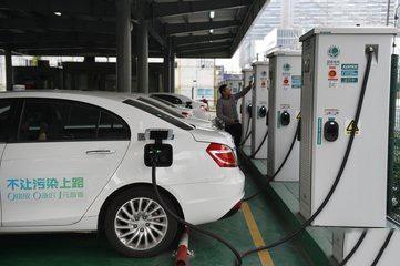 废电瓶回收:新能源汽车产业迅猛发展,动力锂电池回收势在必行